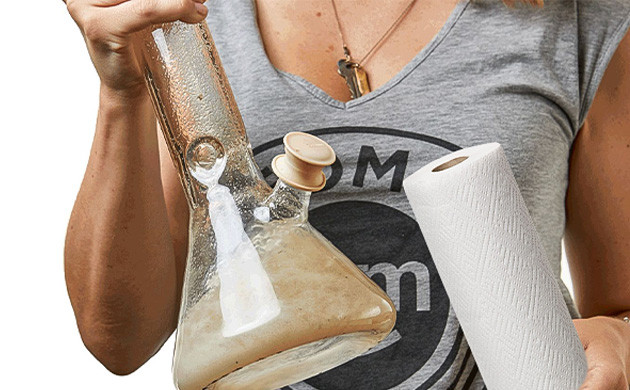 Чистка бонга бумажными полотенцами