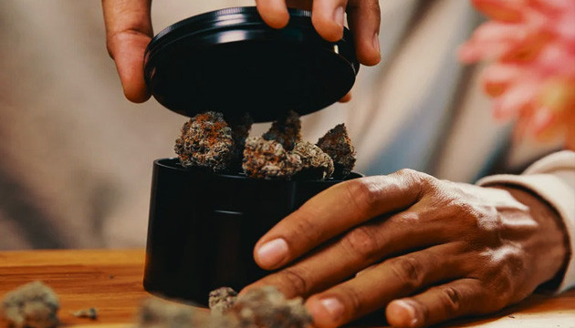 Пластиковый гриндер Гриндер для марихуаны