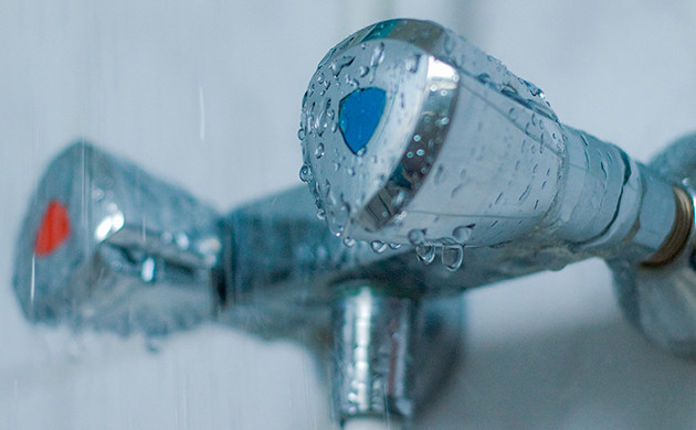 Холодный душ: охлаждение как способ борьбы с головной болью Температурный контраст: улучшение самочувствия после каннабиса